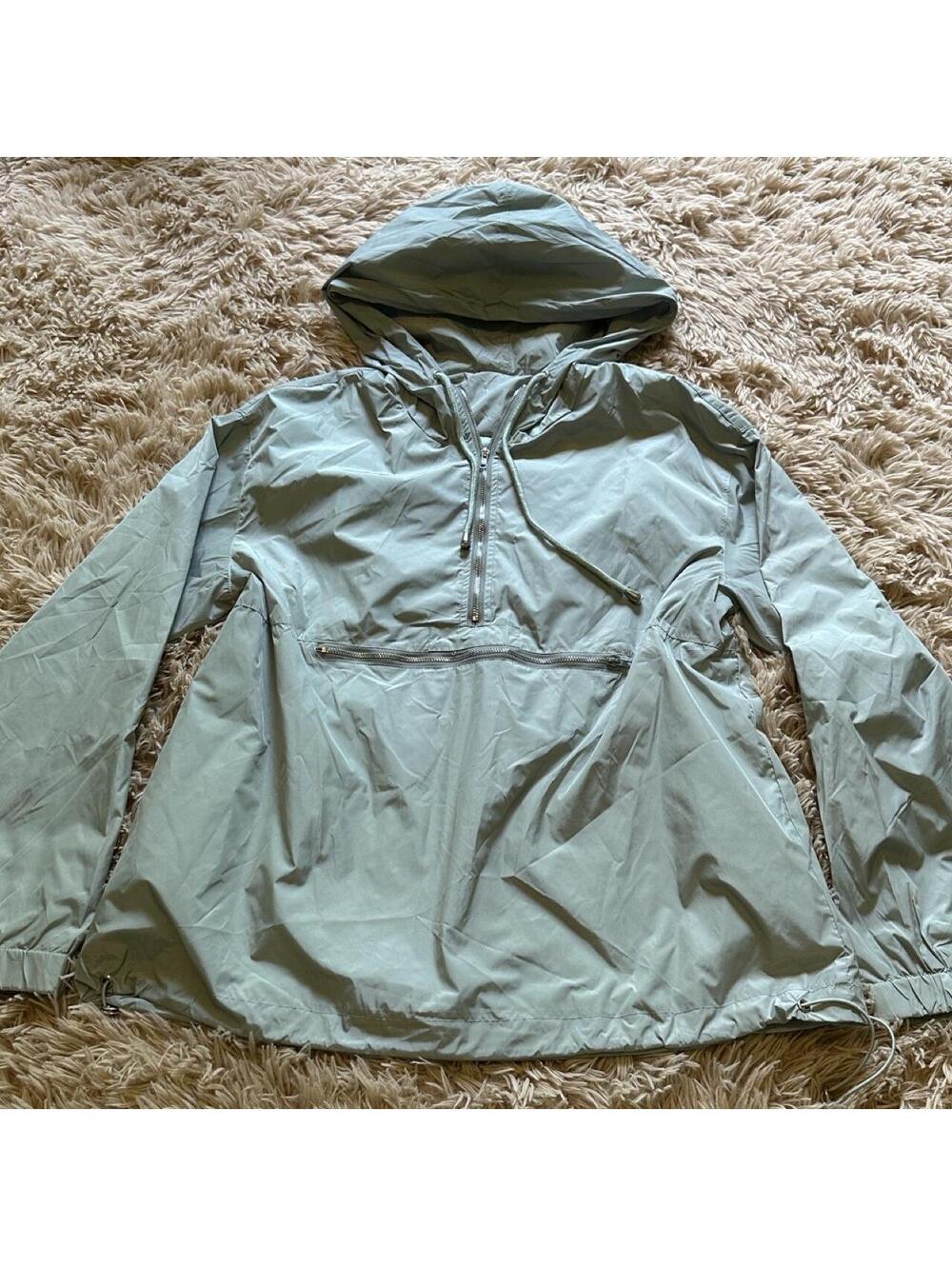 Lightweight Hooded Windbreaker Jacket in Mint Green, Size M